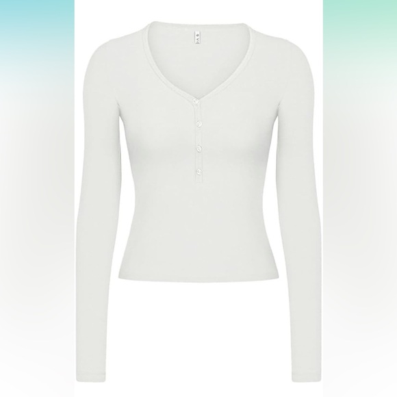 ❤️Long sleeve button up henley white fitted size small - Picture 4 of 4